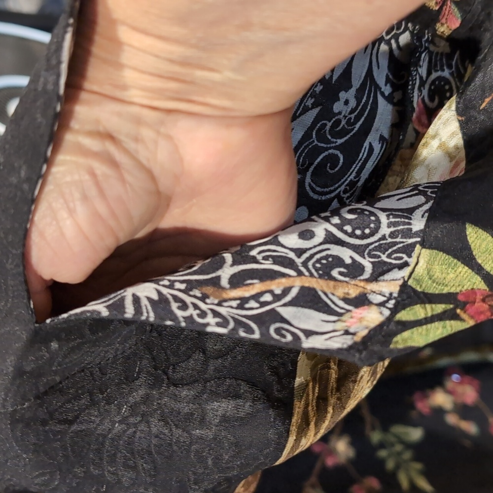 Citron Black Floral Button-Up Shirt - Picture 5 of 7
